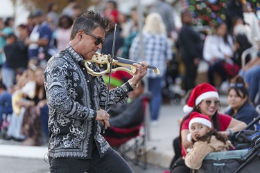 Performer at Kissimmee Festival of Lights